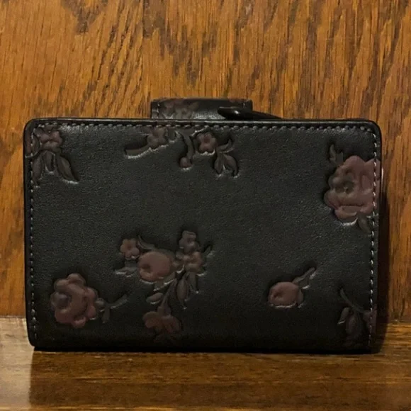 NWT-Coach-Medium Corner Zip Wallet-Floral Print/Roses🌹Black & Wine-$218 - Picture 2 of 11